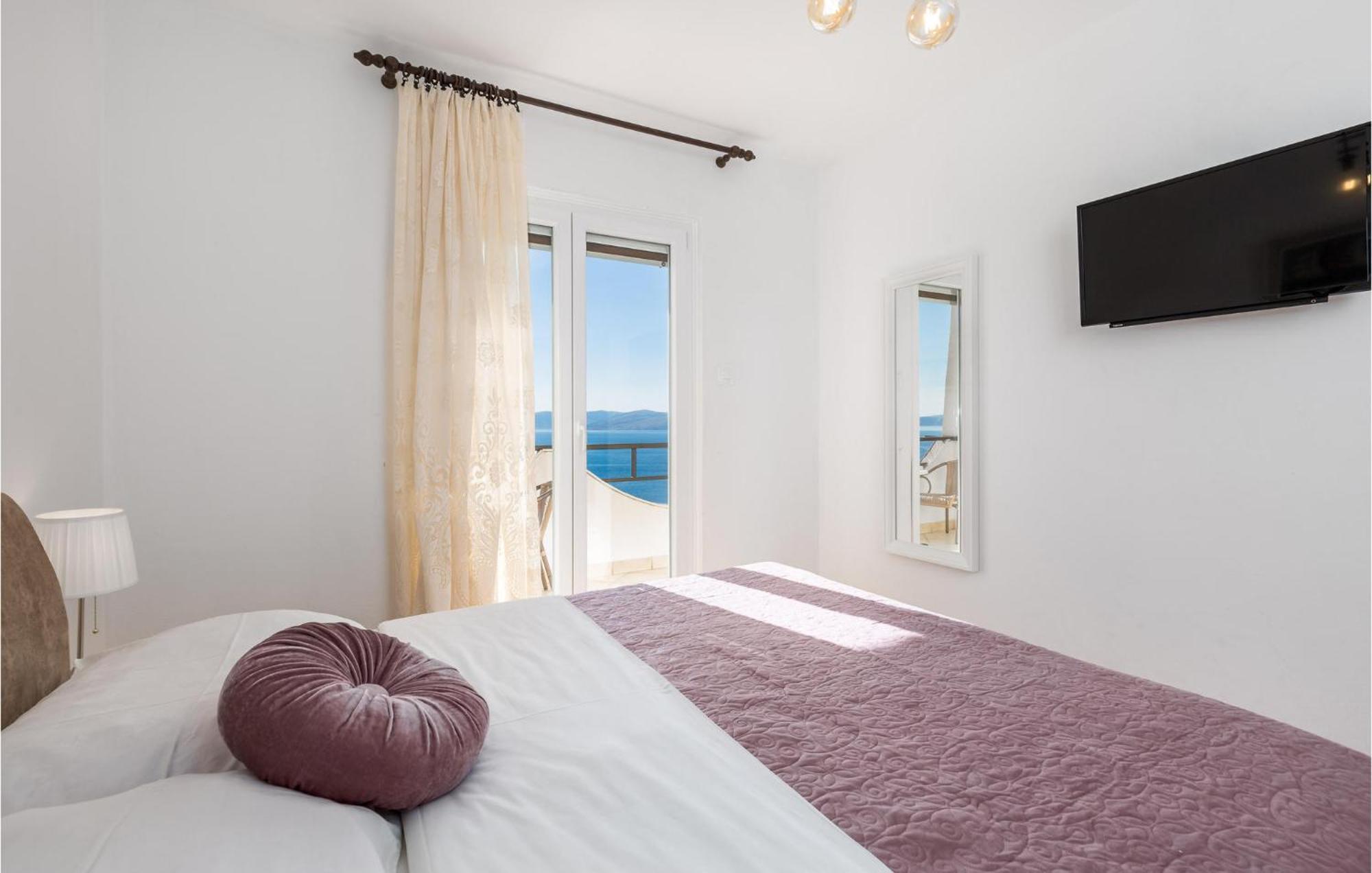 4 Bedroom Awesome Apartment In Sveti Juraj Dış mekan fotoğraf