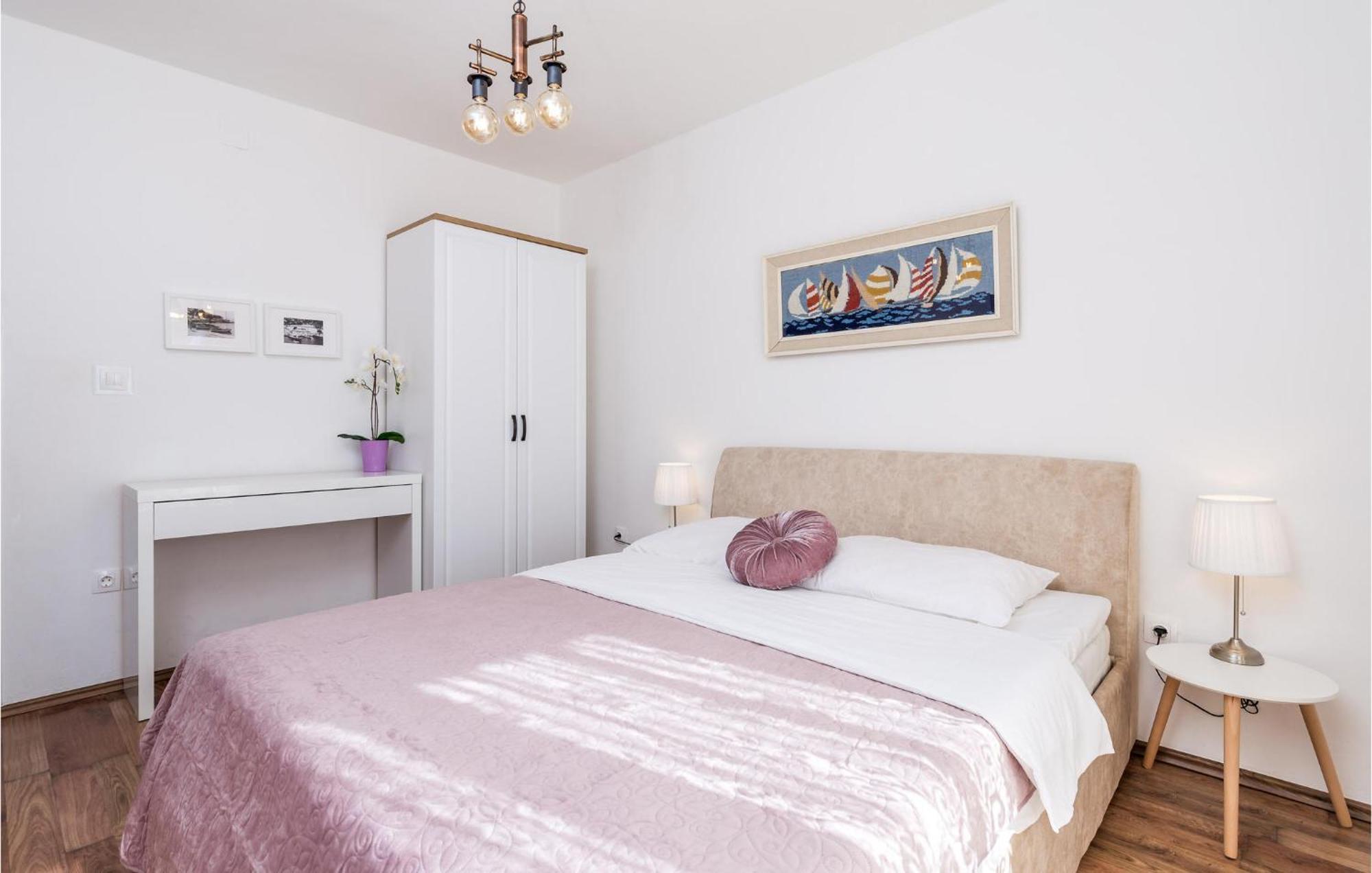 4 Bedroom Awesome Apartment In Sveti Juraj Dış mekan fotoğraf