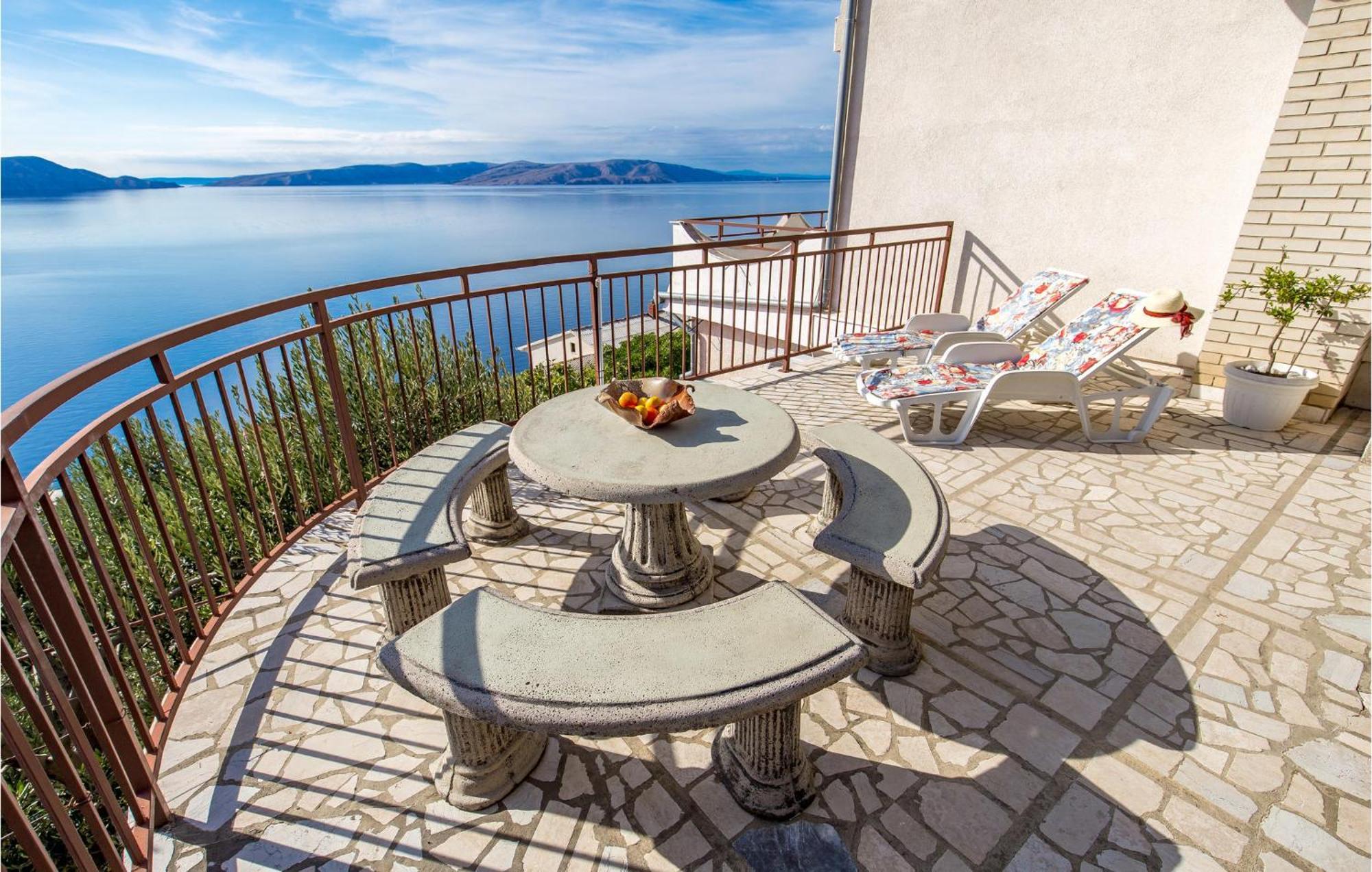 4 Bedroom Awesome Apartment In Sveti Juraj Dış mekan fotoğraf
