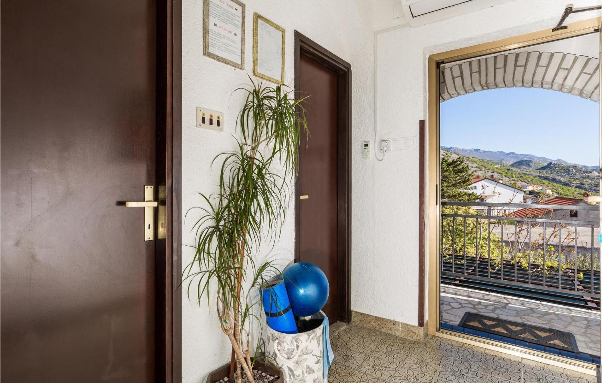 4 Bedroom Awesome Apartment In Sveti Juraj Dış mekan fotoğraf