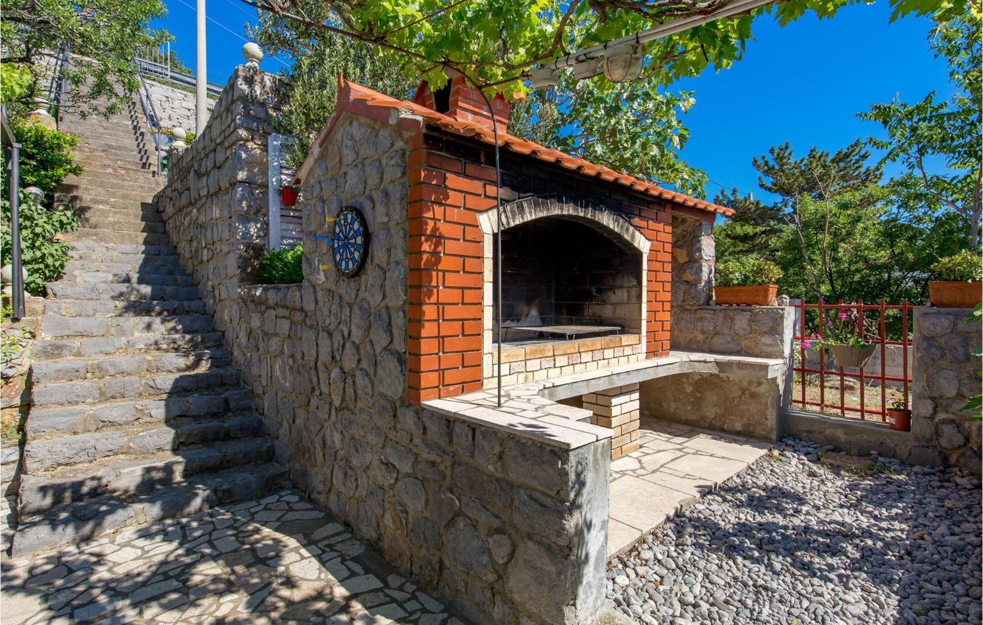 4 Bedroom Awesome Apartment In Sveti Juraj Dış mekan fotoğraf