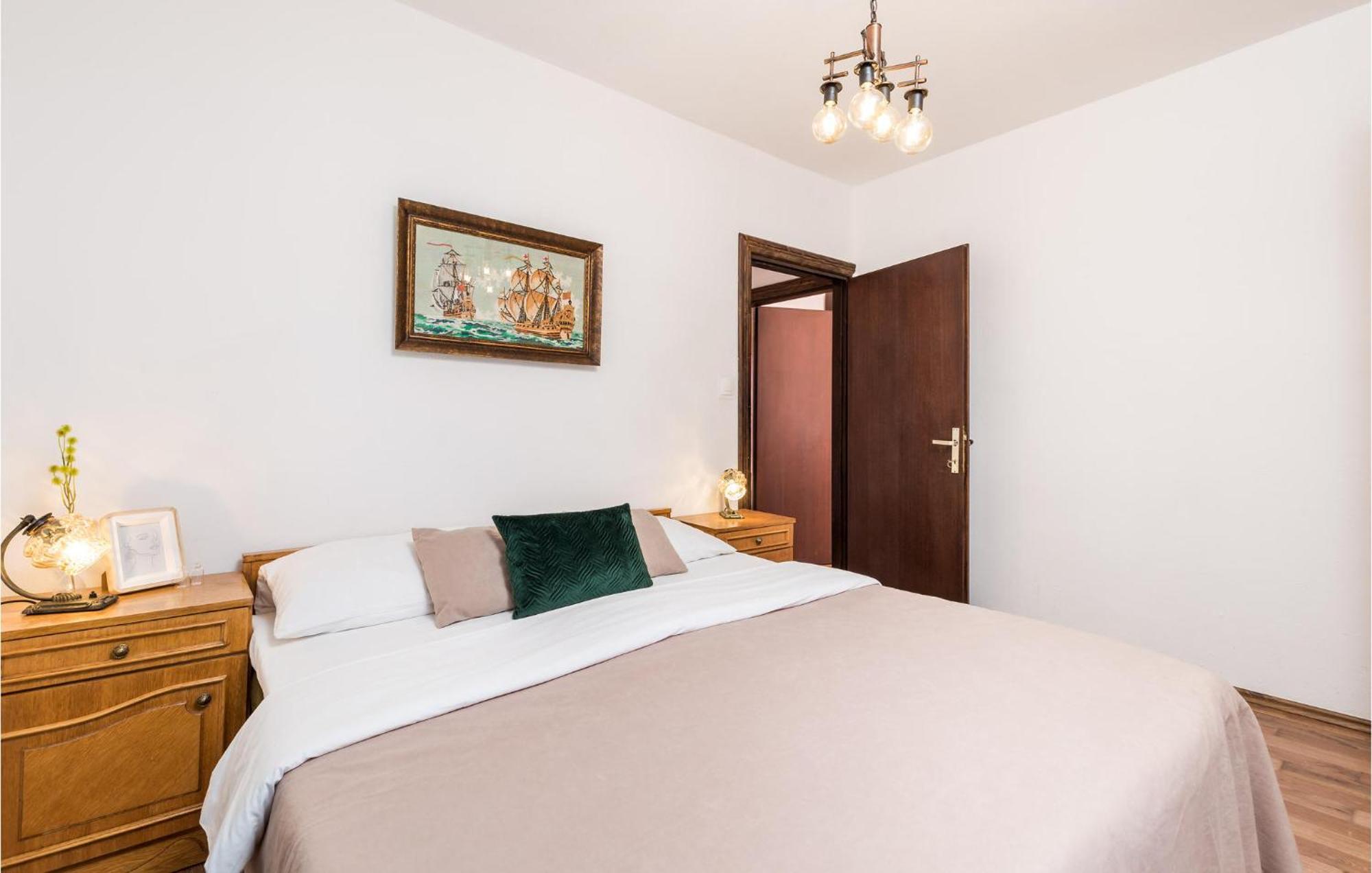 4 Bedroom Awesome Apartment In Sveti Juraj Dış mekan fotoğraf